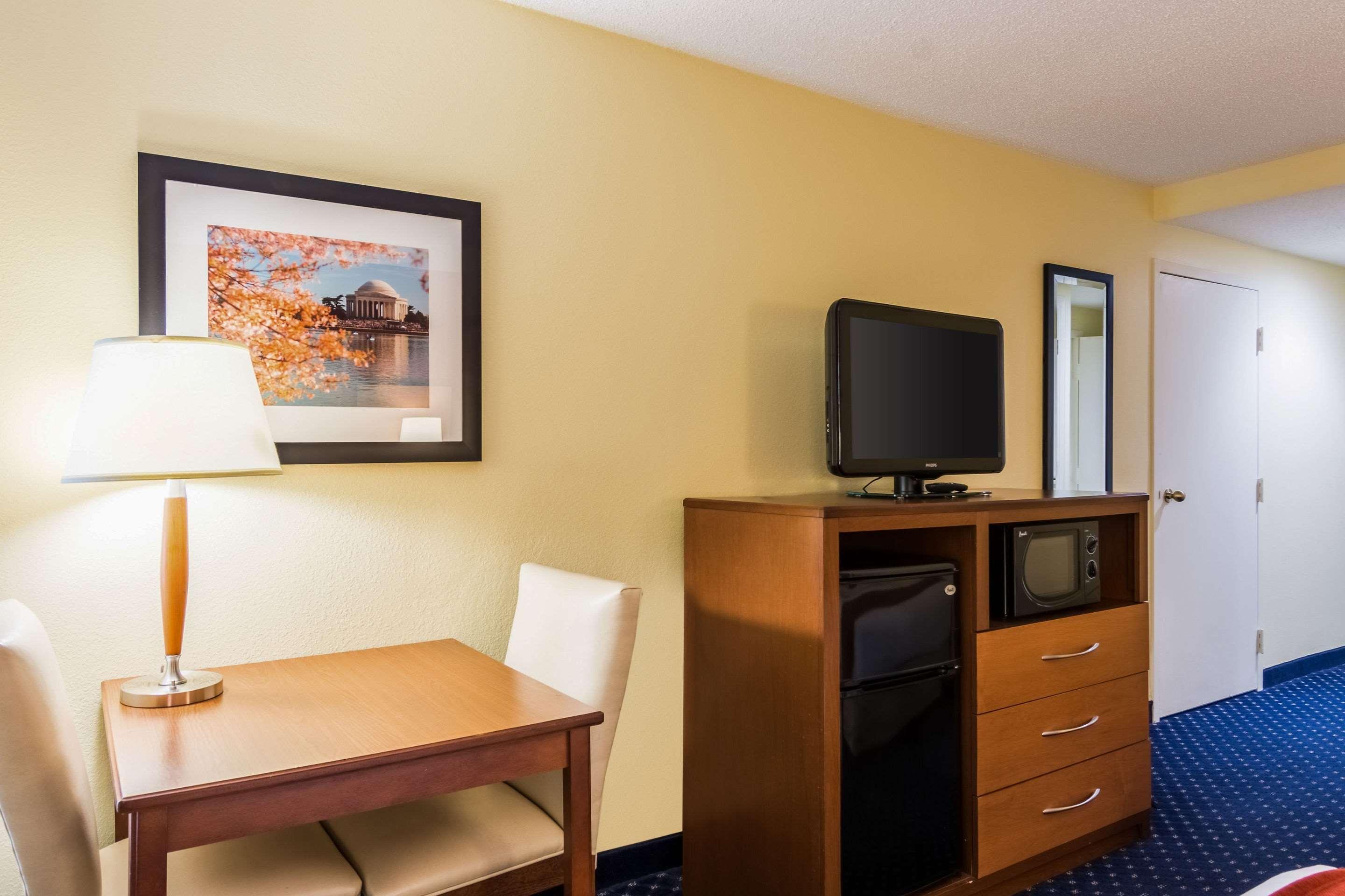 Comfort Inn At Joint Base Andrews Clinton Exterior photo