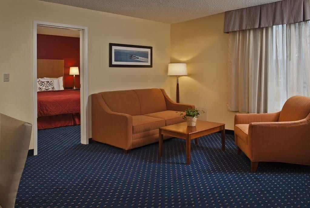 Comfort Inn At Joint Base Andrews Clinton Exterior photo